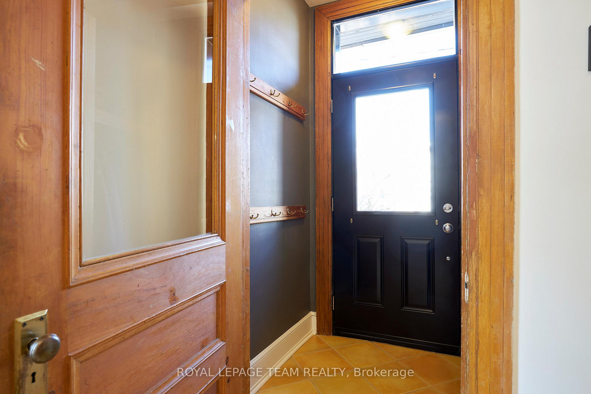 Photo 2 of 136 Keefer Street, Ottawa, New Edinburgh — HOMEH