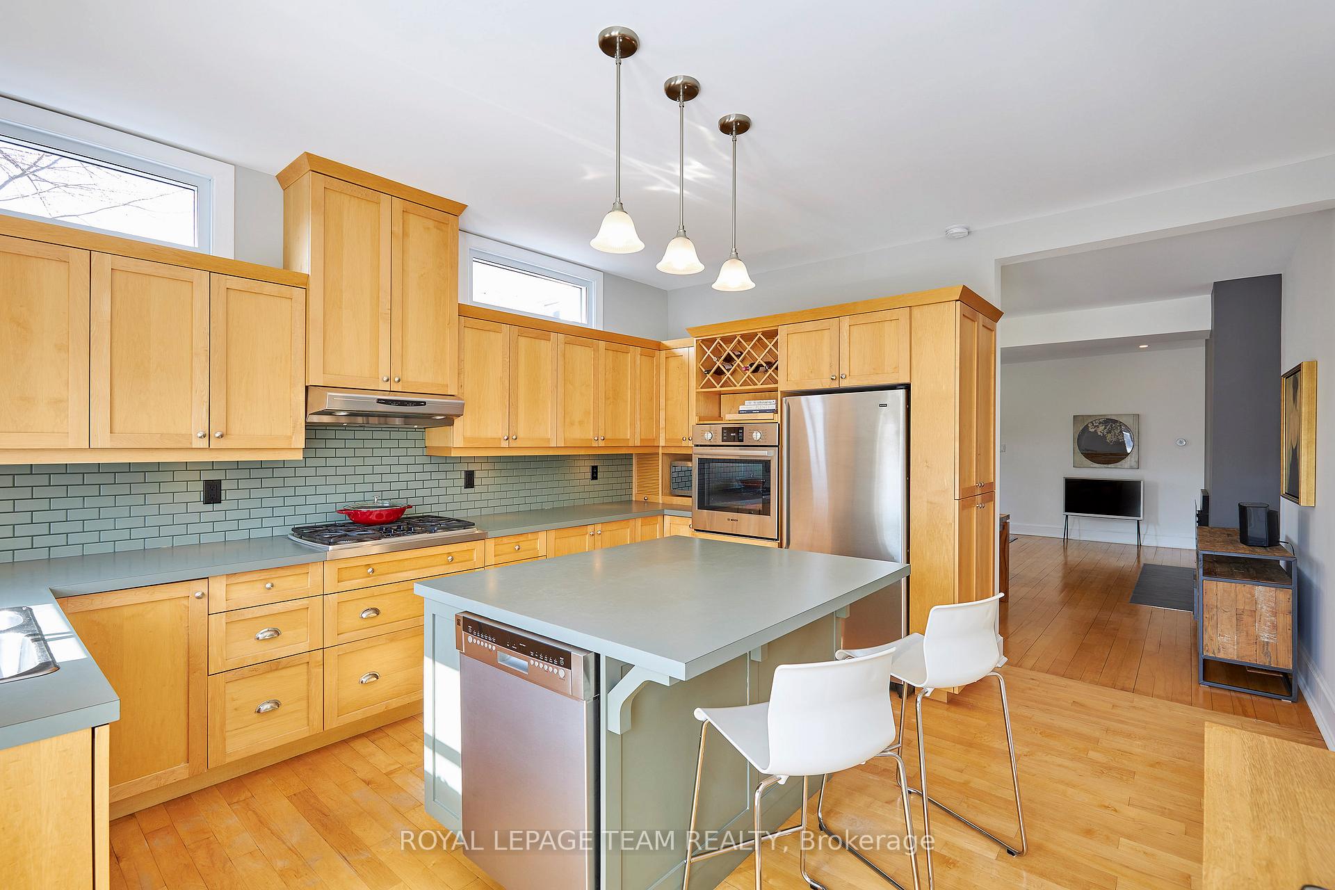 Photo 13 of 136 Keefer Street, Ottawa, New Edinburgh — HOMEH
