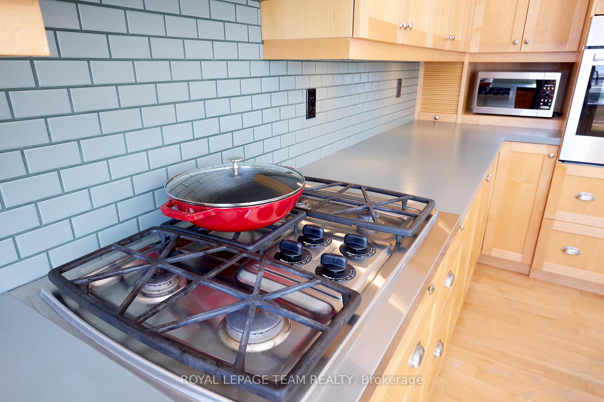 Photo 14 of 136 Keefer Street, Ottawa, New Edinburgh — HOMEH