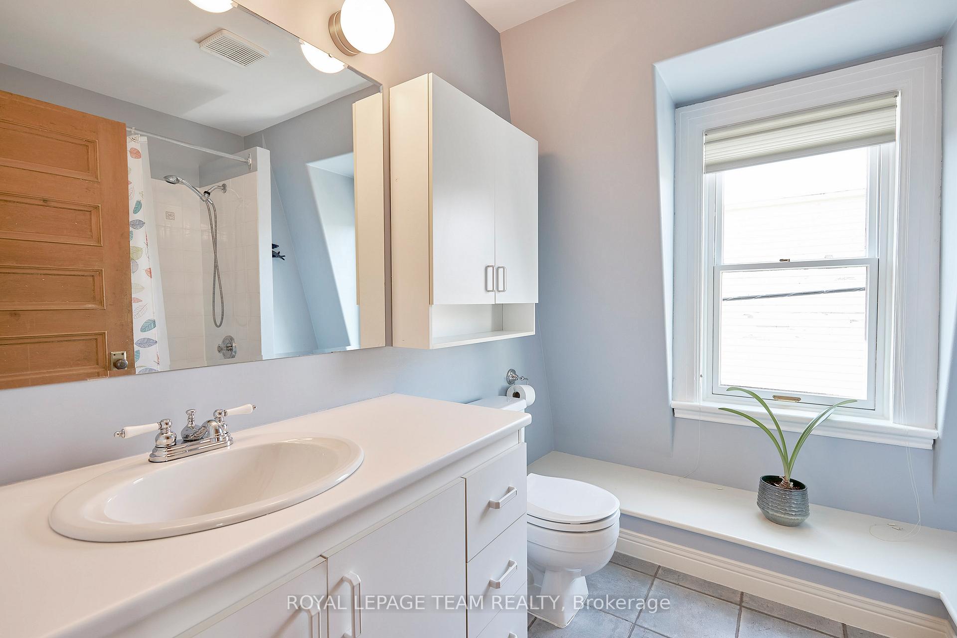 Photo 18 of 136 Keefer Street, Ottawa, New Edinburgh — HOMEH
