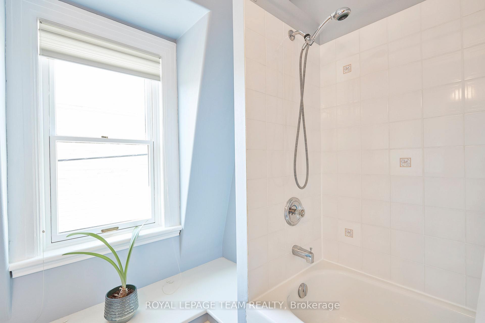 Photo 19 of 136 Keefer Street, Ottawa, New Edinburgh — HOMEH