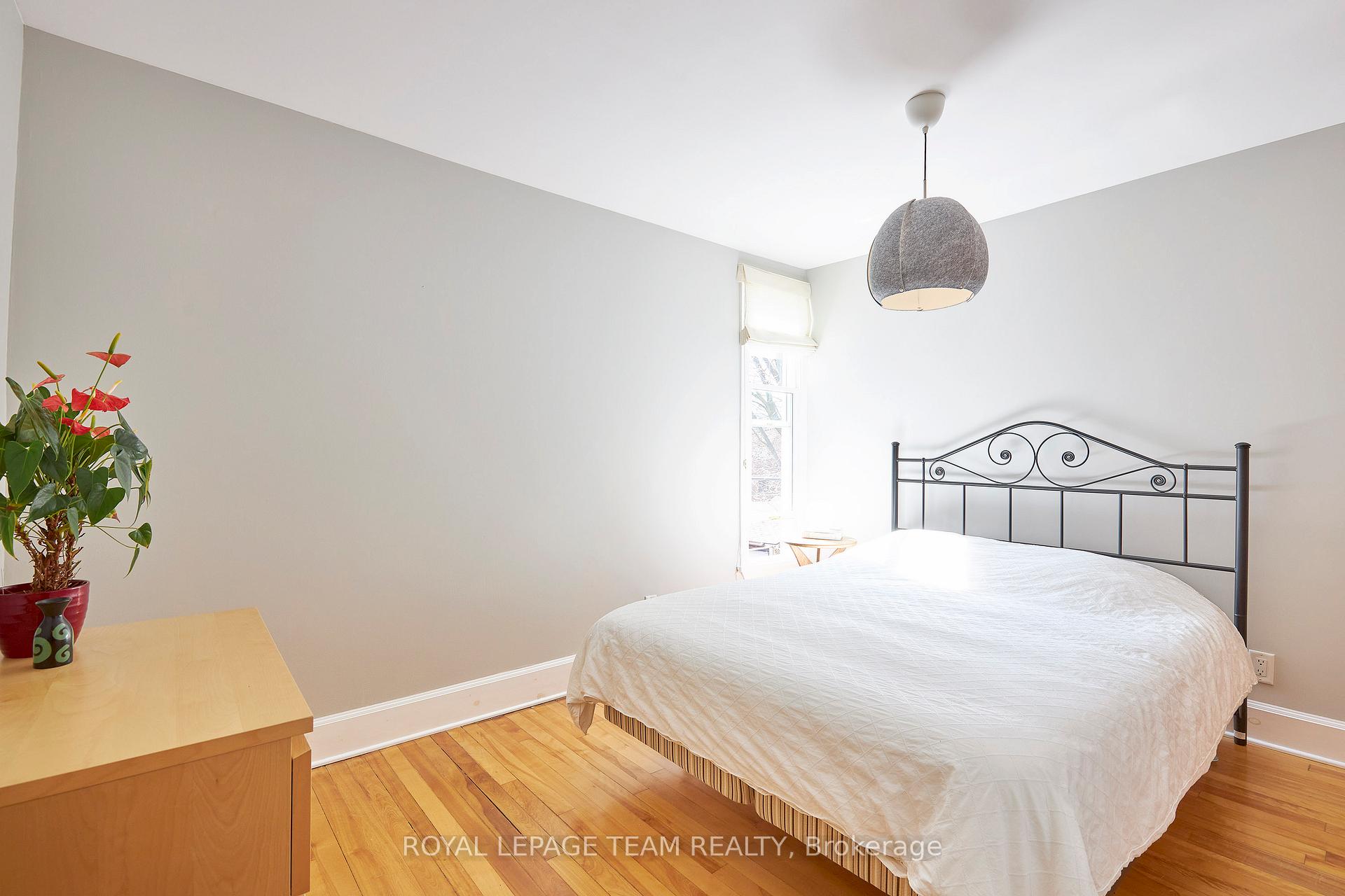 Photo 20 of 136 Keefer Street, Ottawa, New Edinburgh — HOMEH