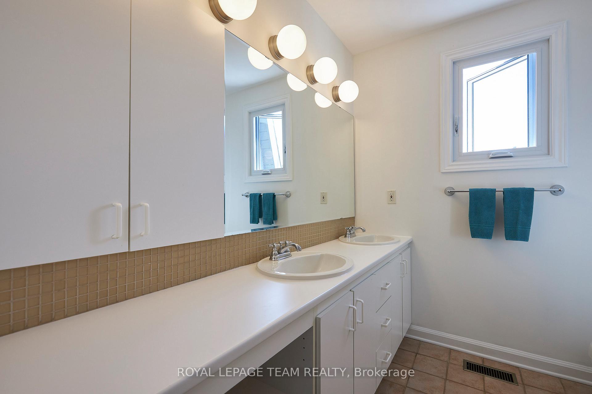 Photo 23 of 136 Keefer Street, Ottawa, New Edinburgh — HOMEH