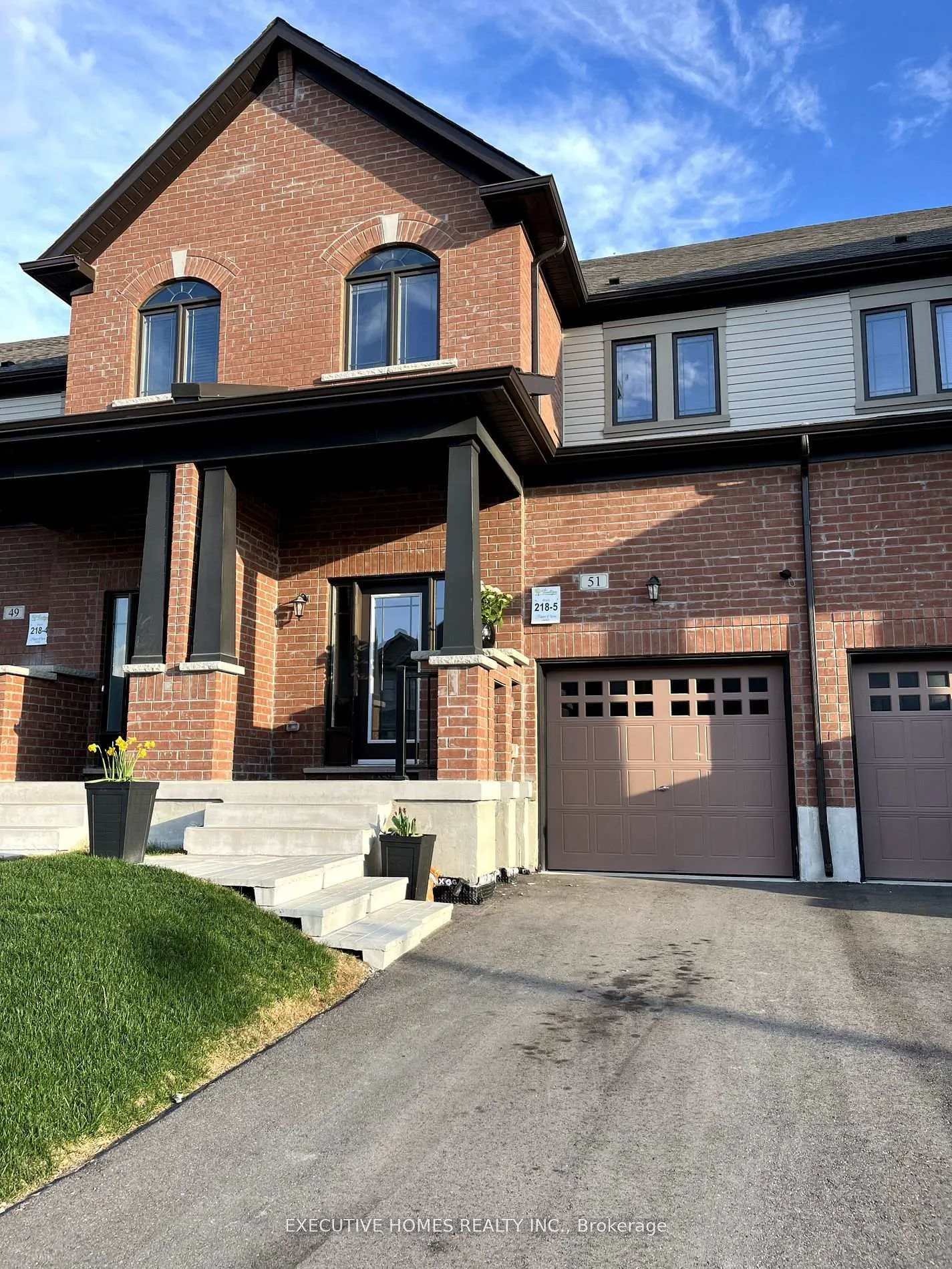 Photo 2 of 51 Lorne Thomas Place, New Tecumseth, Alliston — HOMEH