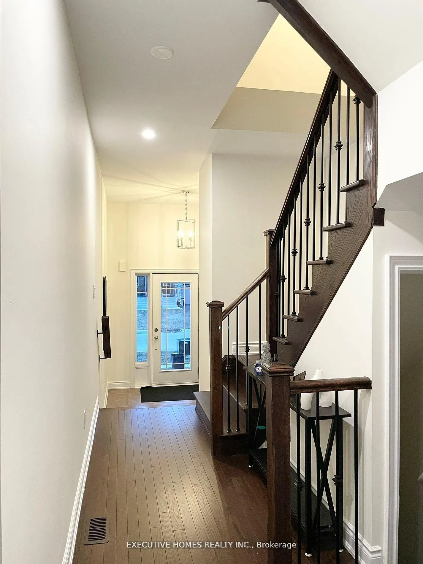 Photo 8 of 51 Lorne Thomas Place, New Tecumseth, Alliston — HOMEH