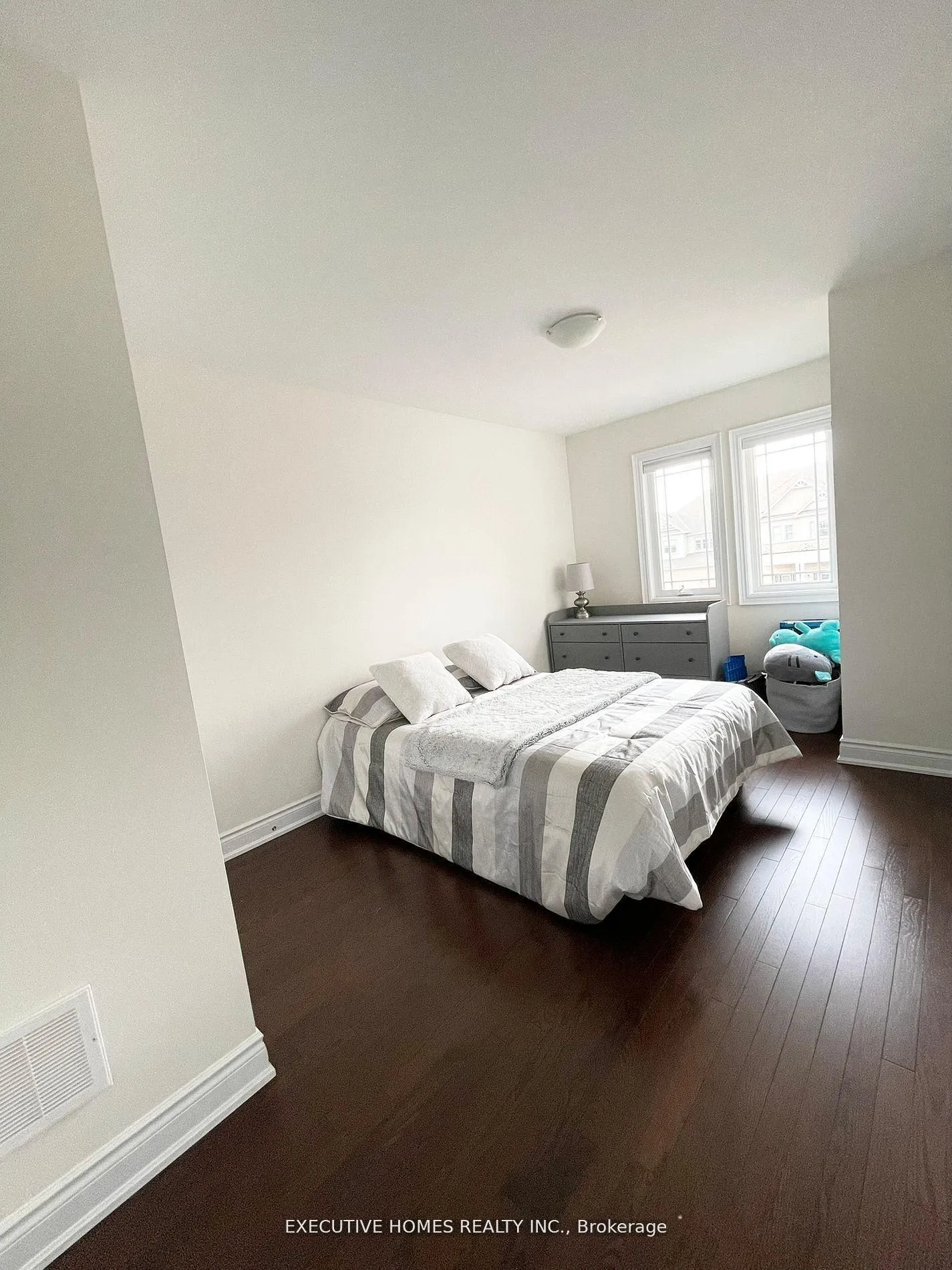 Photo 10 of 51 Lorne Thomas Place, New Tecumseth, Alliston — HOMEH