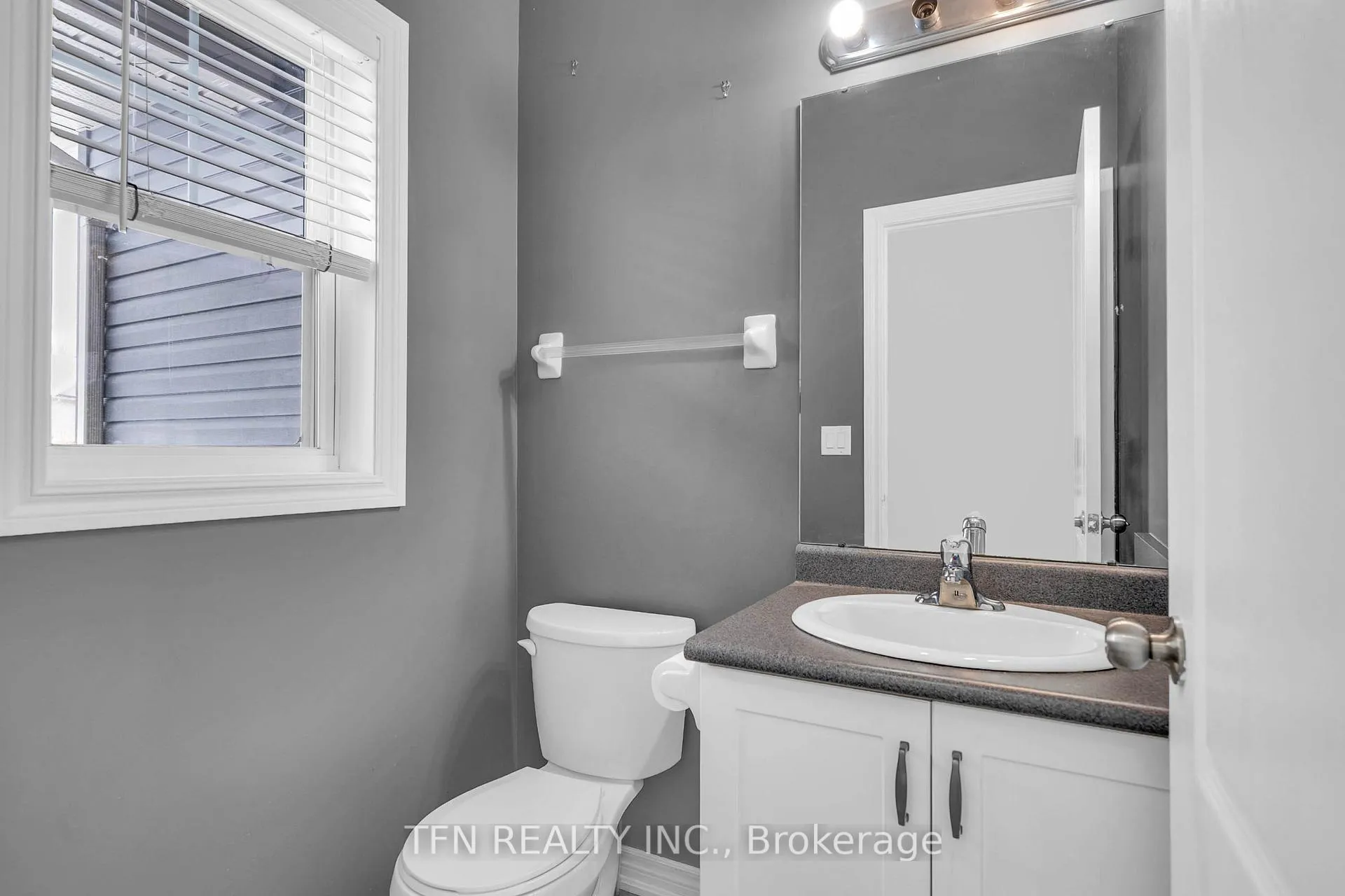 Photo 11 of 9 Isabella Drive, Orillia — HOMEH