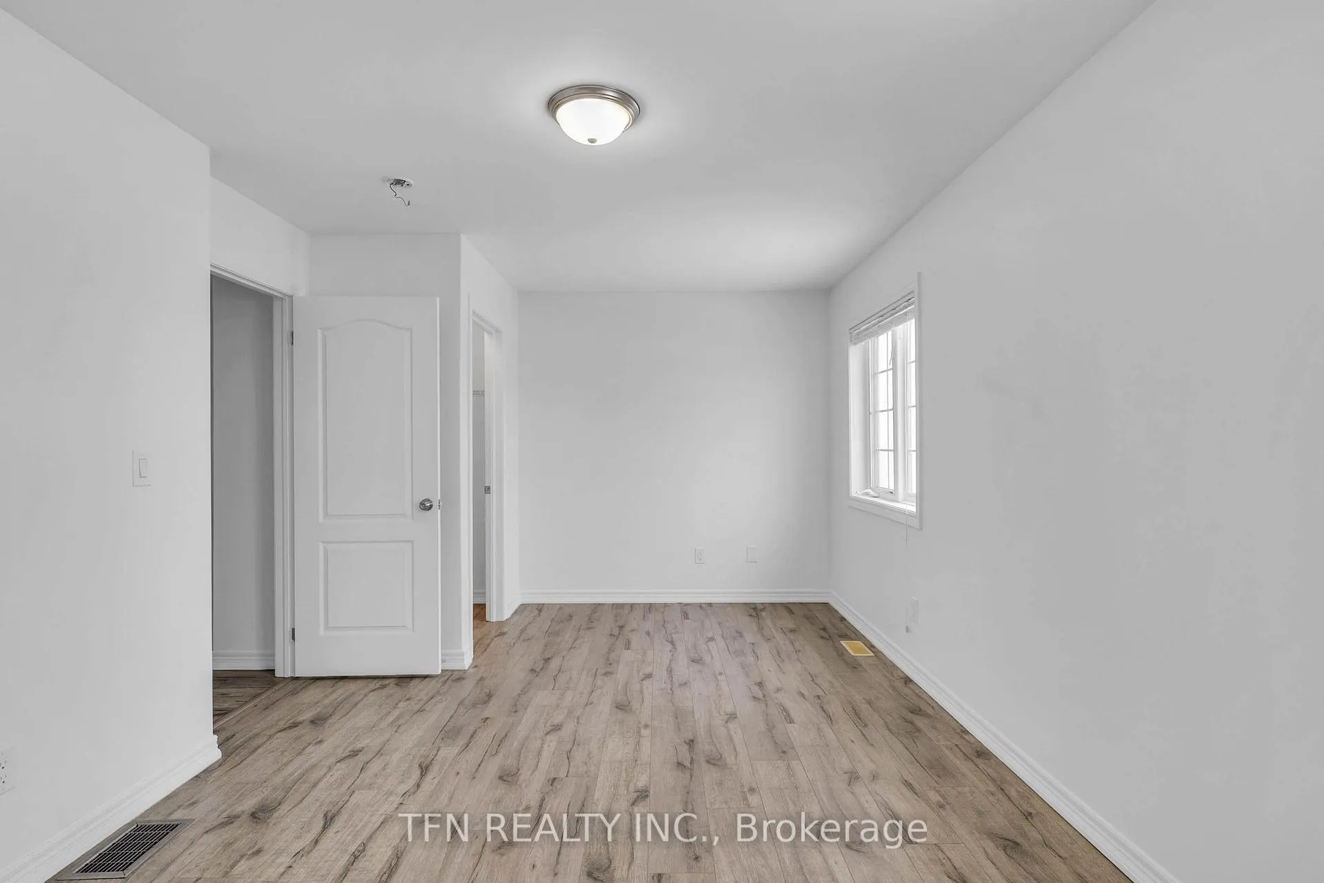 Photo 14 of 9 Isabella Drive, Orillia — HOMEH