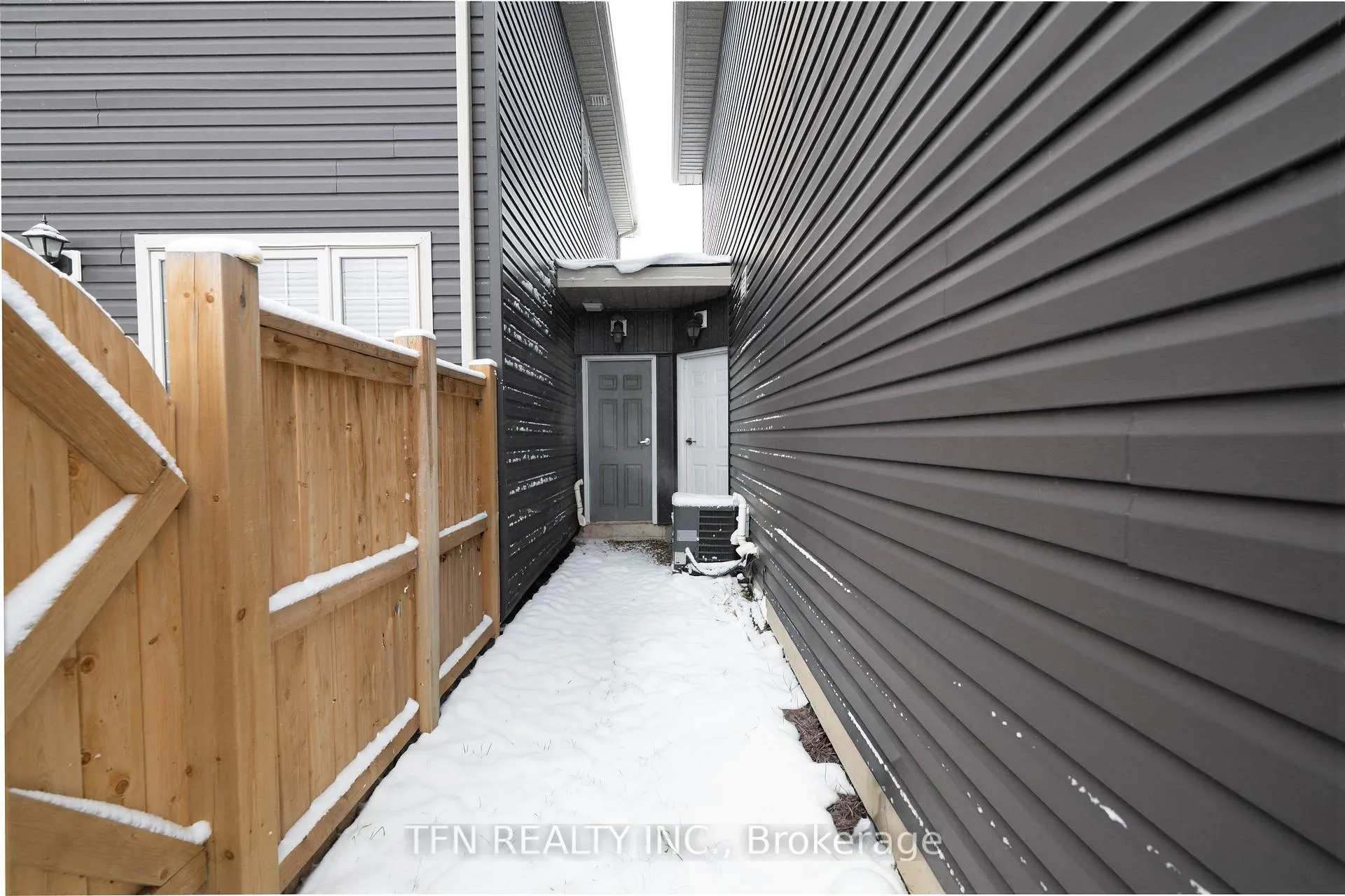 Photo 21 of 9 Isabella Drive, Orillia — HOMEH
