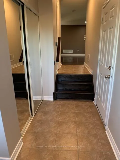 Photo 4 of 137 Four Seasons Crescent, Newmarket, Woodland Hill — HOMEH