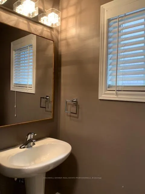 Photo 5 of 137 Four Seasons Crescent, Newmarket, Woodland Hill — HOMEH