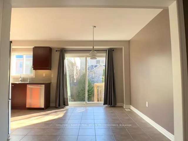 Photo 7 of 137 Four Seasons Crescent, Newmarket, Woodland Hill — HOMEH