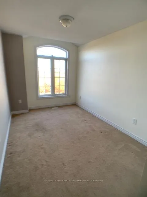 Photo 13 of 137 Four Seasons Crescent, Newmarket, Woodland Hill — HOMEH