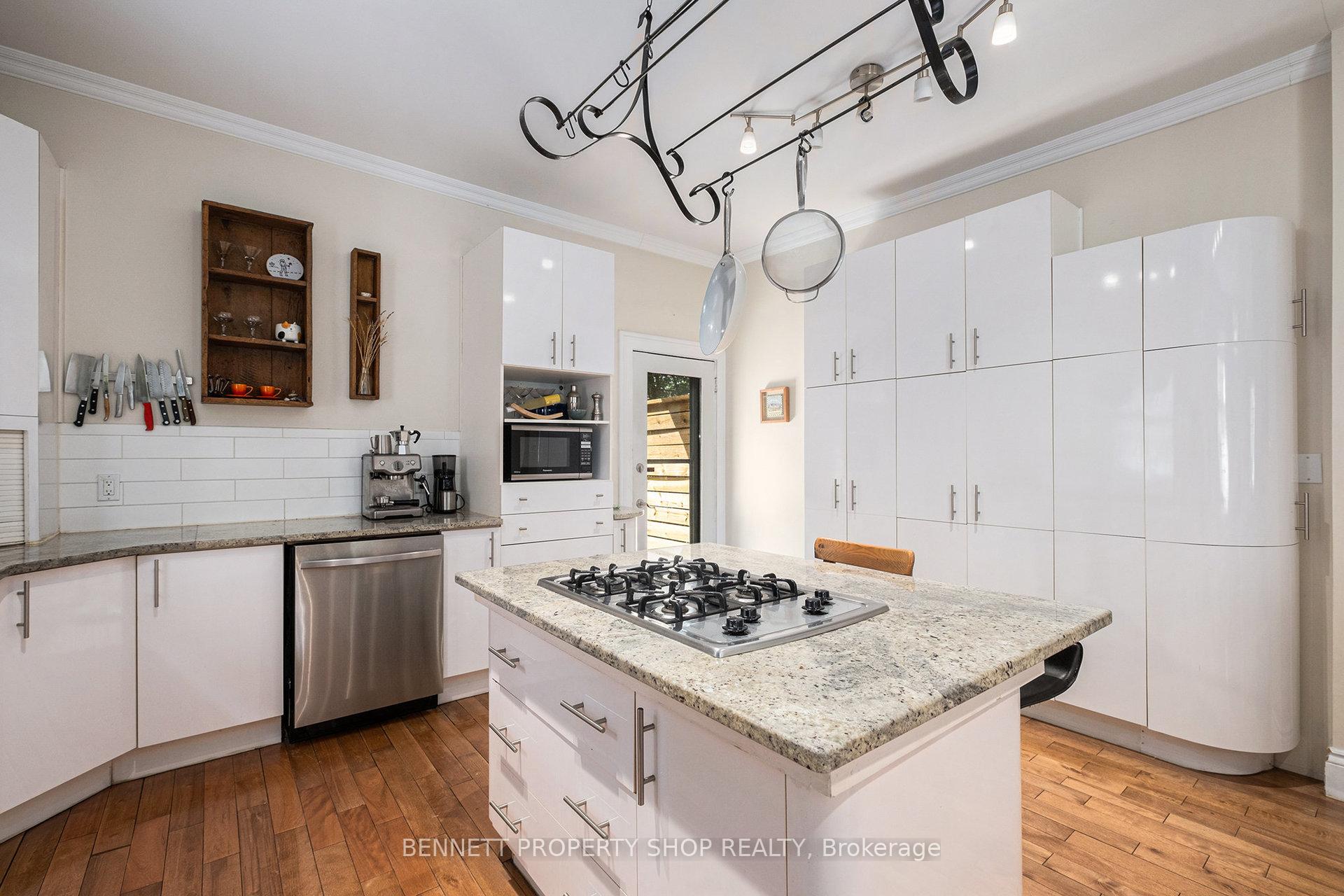 Photo 3 of 636 Gladstone Avenue, Ottawa, Ottawa Centre — HOMEH