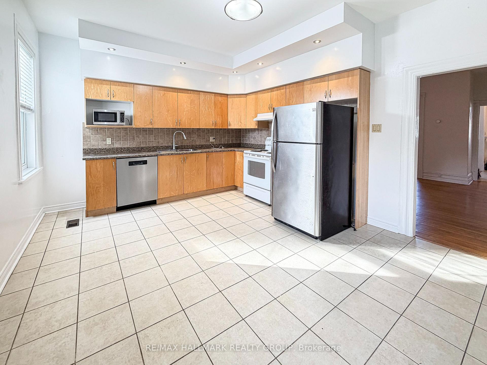 Photo 15 of 622 Gladstone Avenue, Ottawa, Ottawa Centre — HOMEH