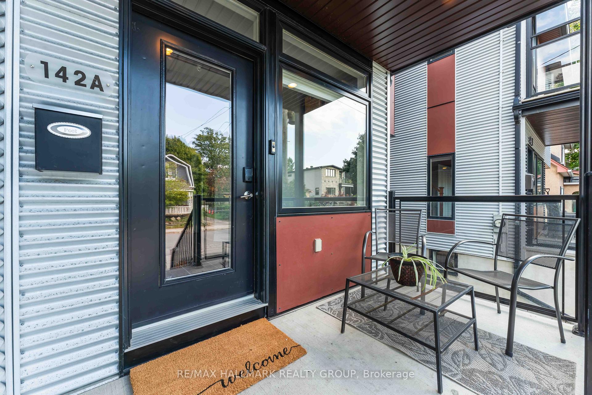Photo 3 of Unit A, 142 Queen Mary Street, Ottawa, Overbrook/Castle Heights — HOMEH