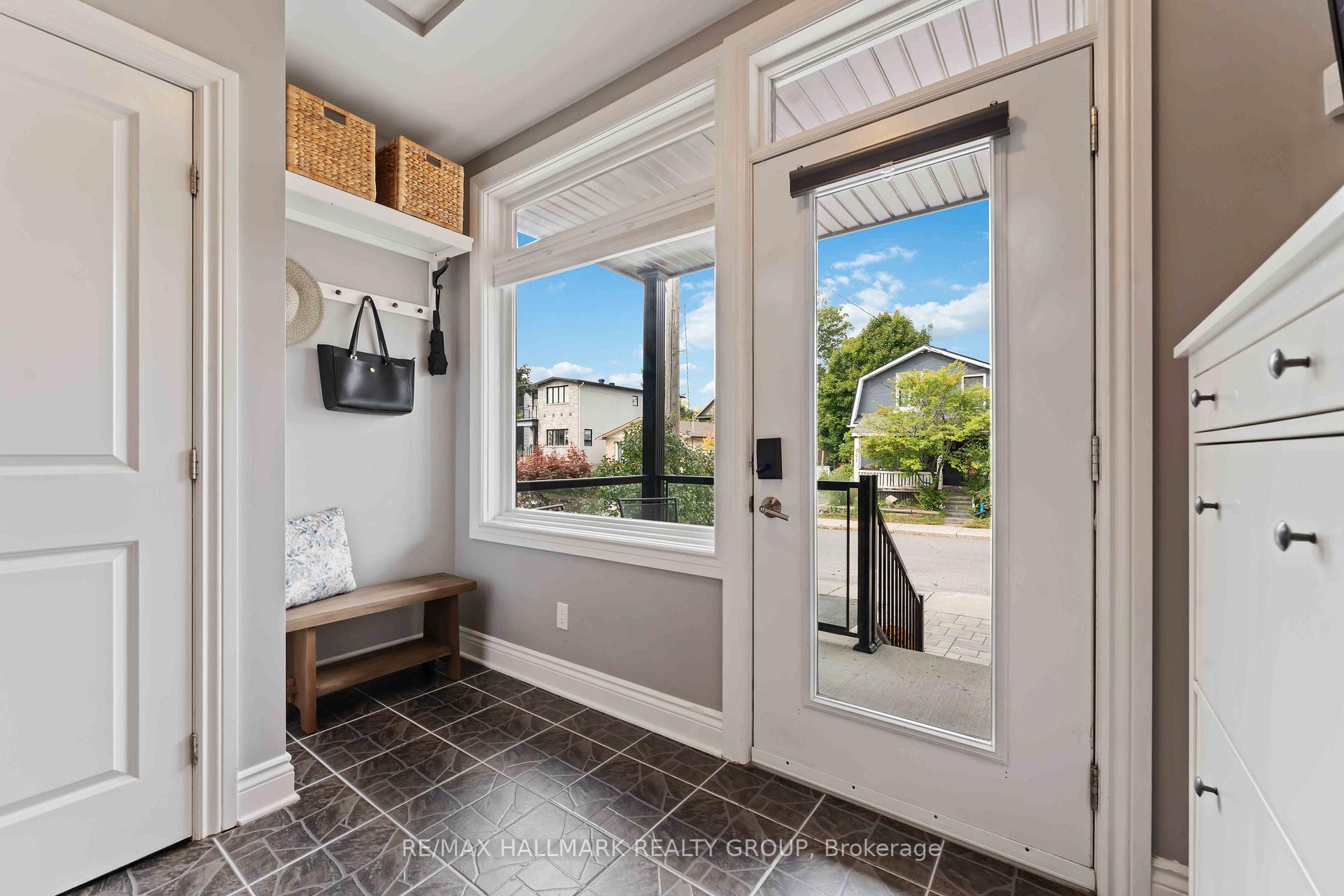 Photo 4 of Unit A, 142 Queen Mary Street, Ottawa, Overbrook/Castle Heights — HOMEH