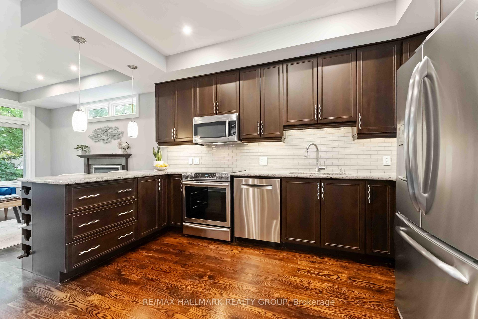 Photo 11 of Unit A, 142 Queen Mary Street, Ottawa, Overbrook/Castle Heights — HOMEH