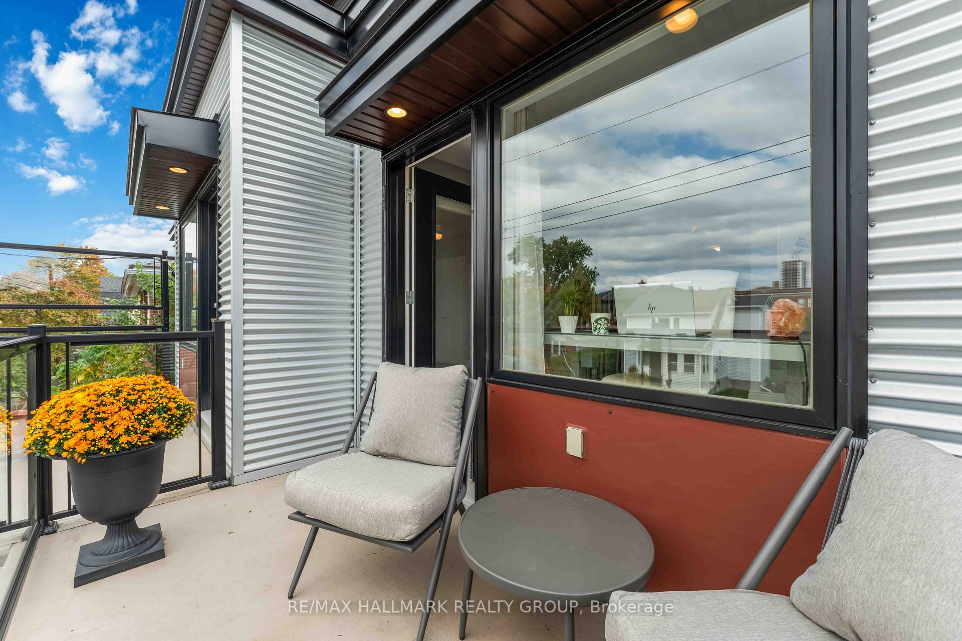 Photo 13 of Unit A, 142 Queen Mary Street, Ottawa, Overbrook/Castle Heights — HOMEH