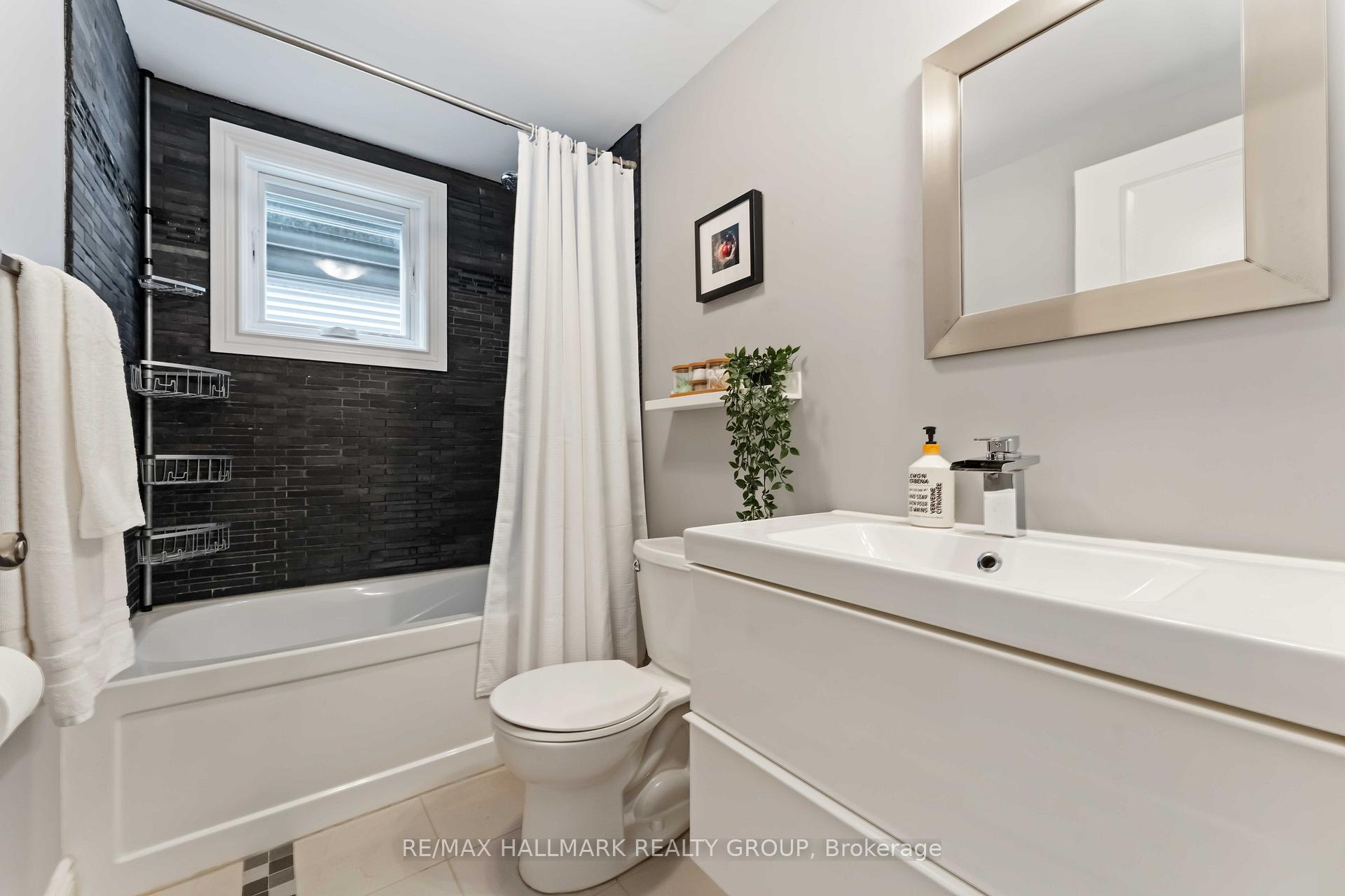 Photo 22 of Unit A, 142 Queen Mary Street, Ottawa, Overbrook/Castle Heights — HOMEH