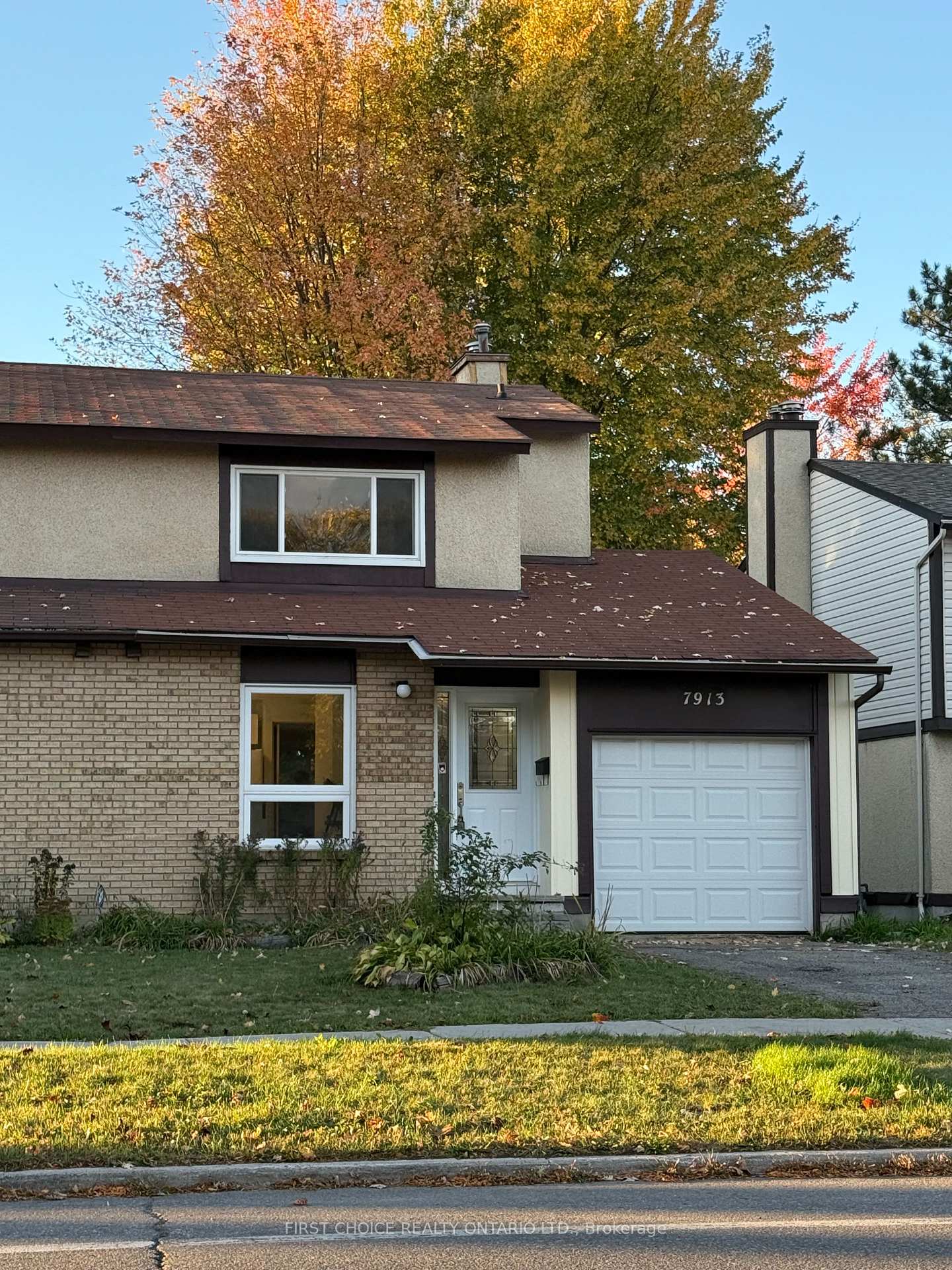 Front of 7913 Jeanne D'arc Boulevard