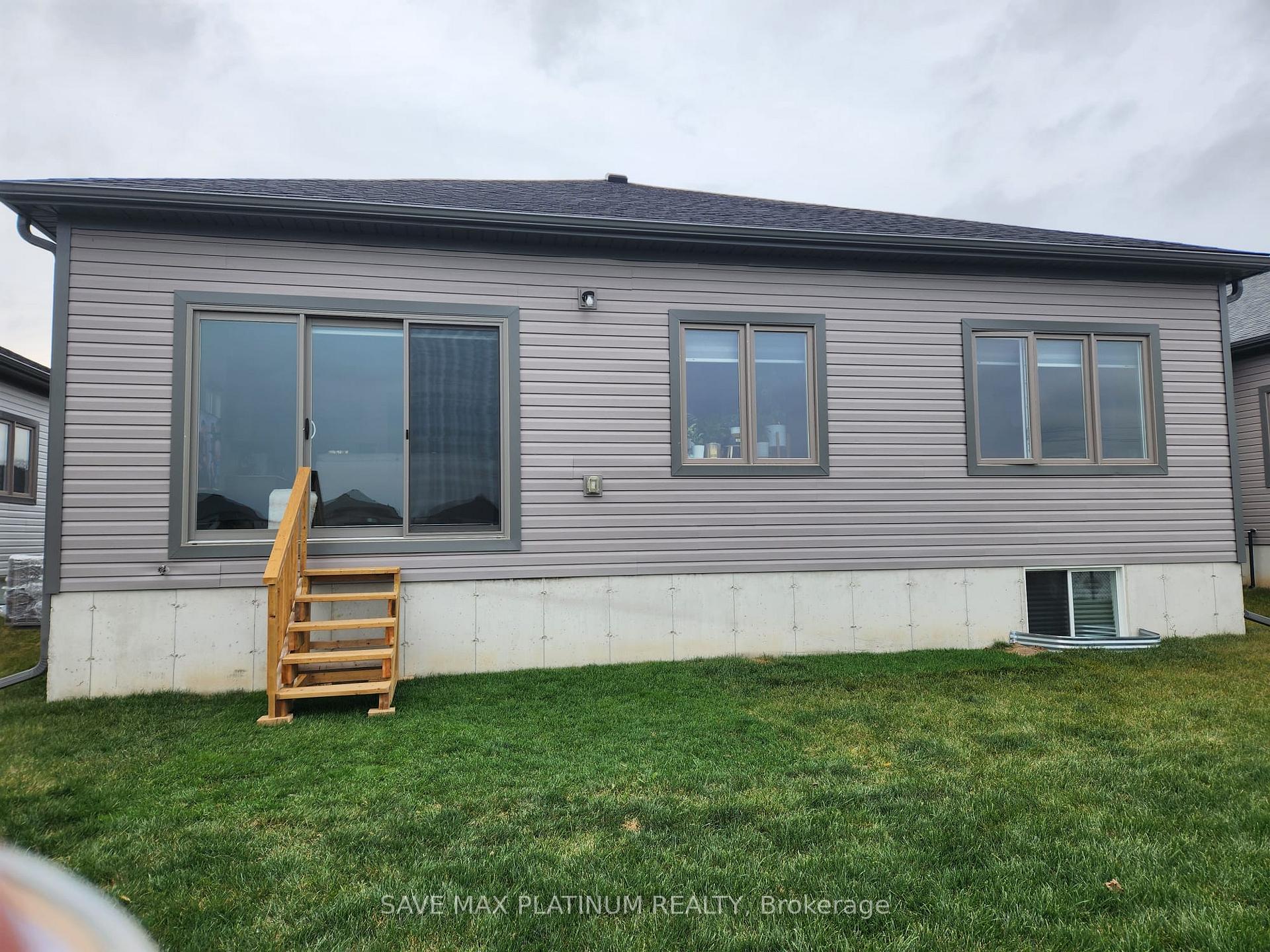 Photo 12 of 133 Ellen Street S, North Perth, Elma — HOMEH