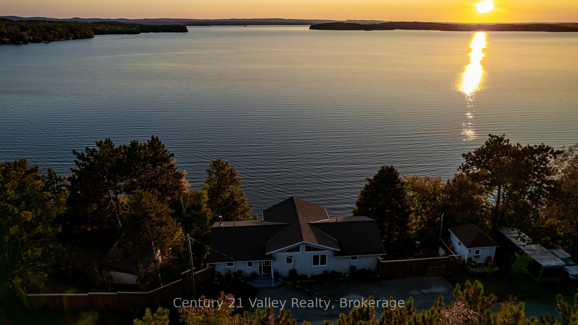 Photo 2 of 563 Island View Drive, North Algona Wilberforce, North Algona/Wilberforce Twp — HOMEH