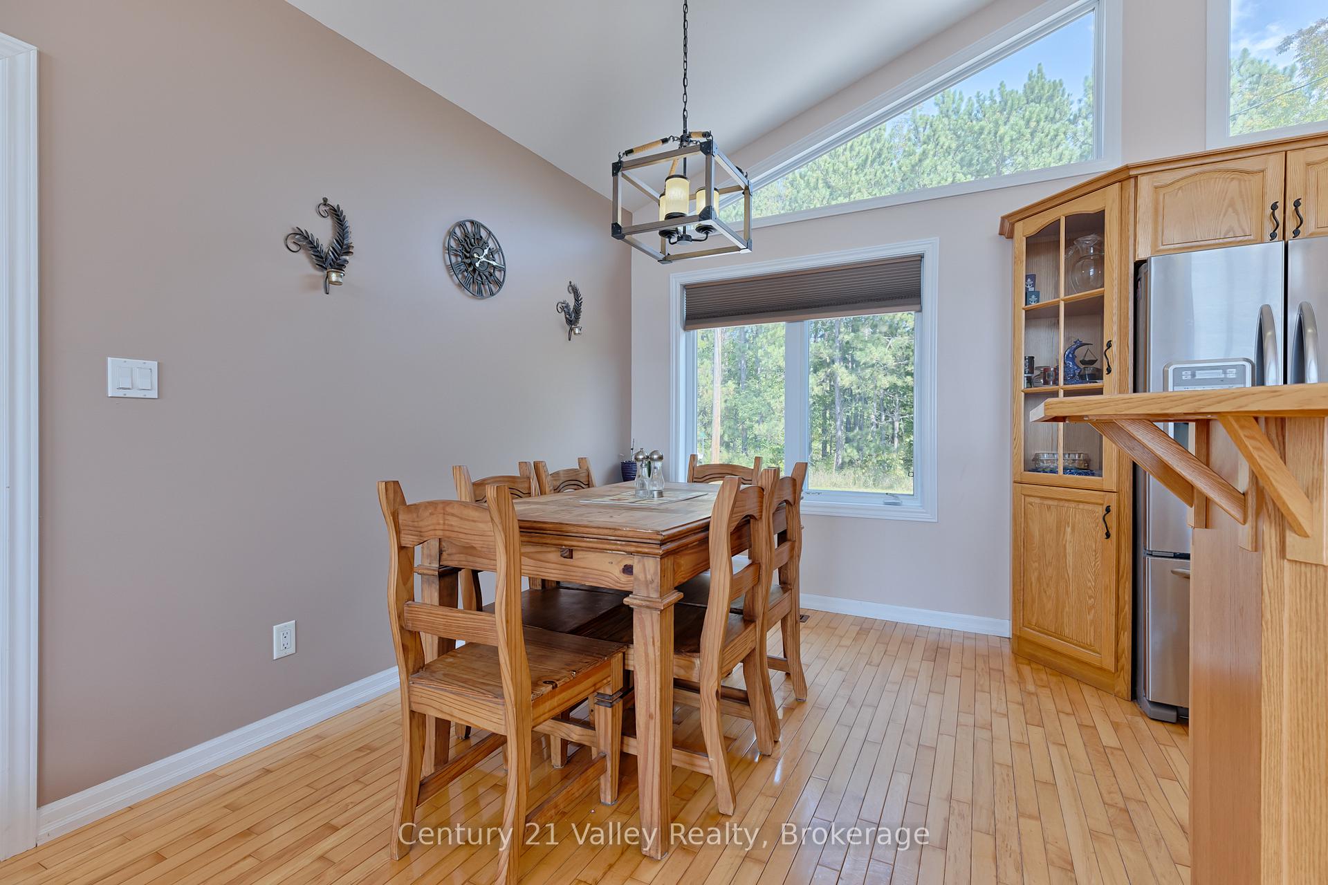 Photo 11 of 563 Island View Drive, North Algona Wilberforce, North Algona/Wilberforce Twp — HOMEH