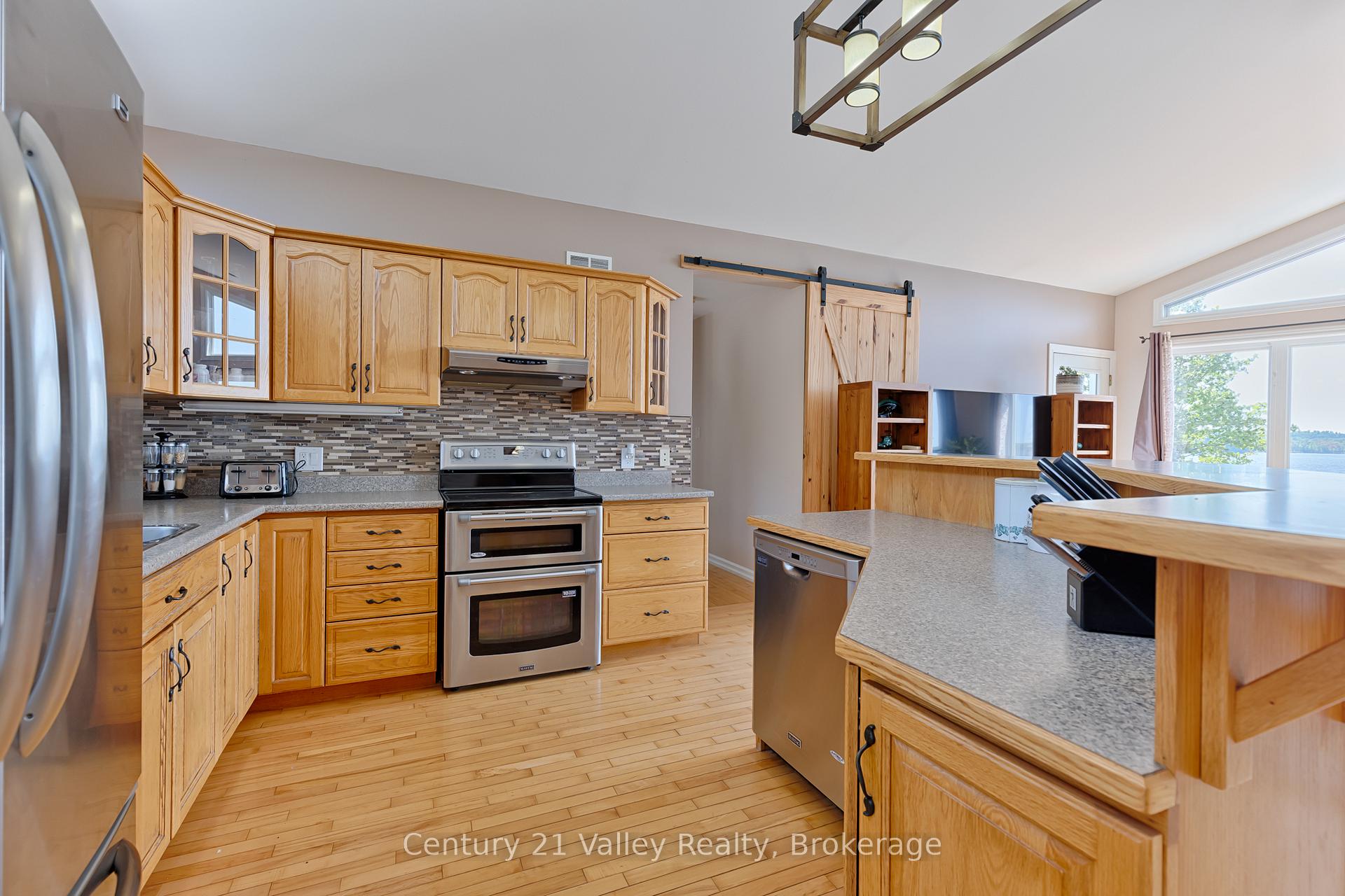 Photo 12 of 563 Island View Drive, North Algona Wilberforce, North Algona/Wilberforce Twp — HOMEH