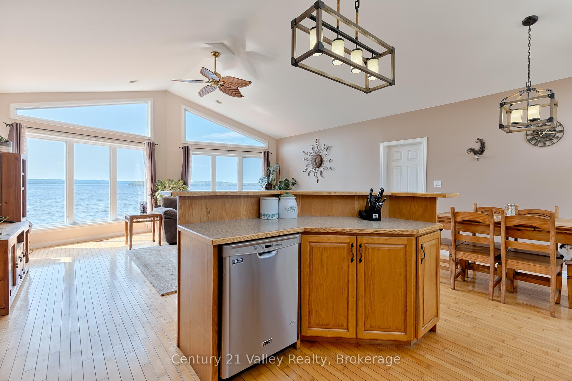 Photo 14 of 563 Island View Drive, North Algona Wilberforce, North Algona/Wilberforce Twp — HOMEH