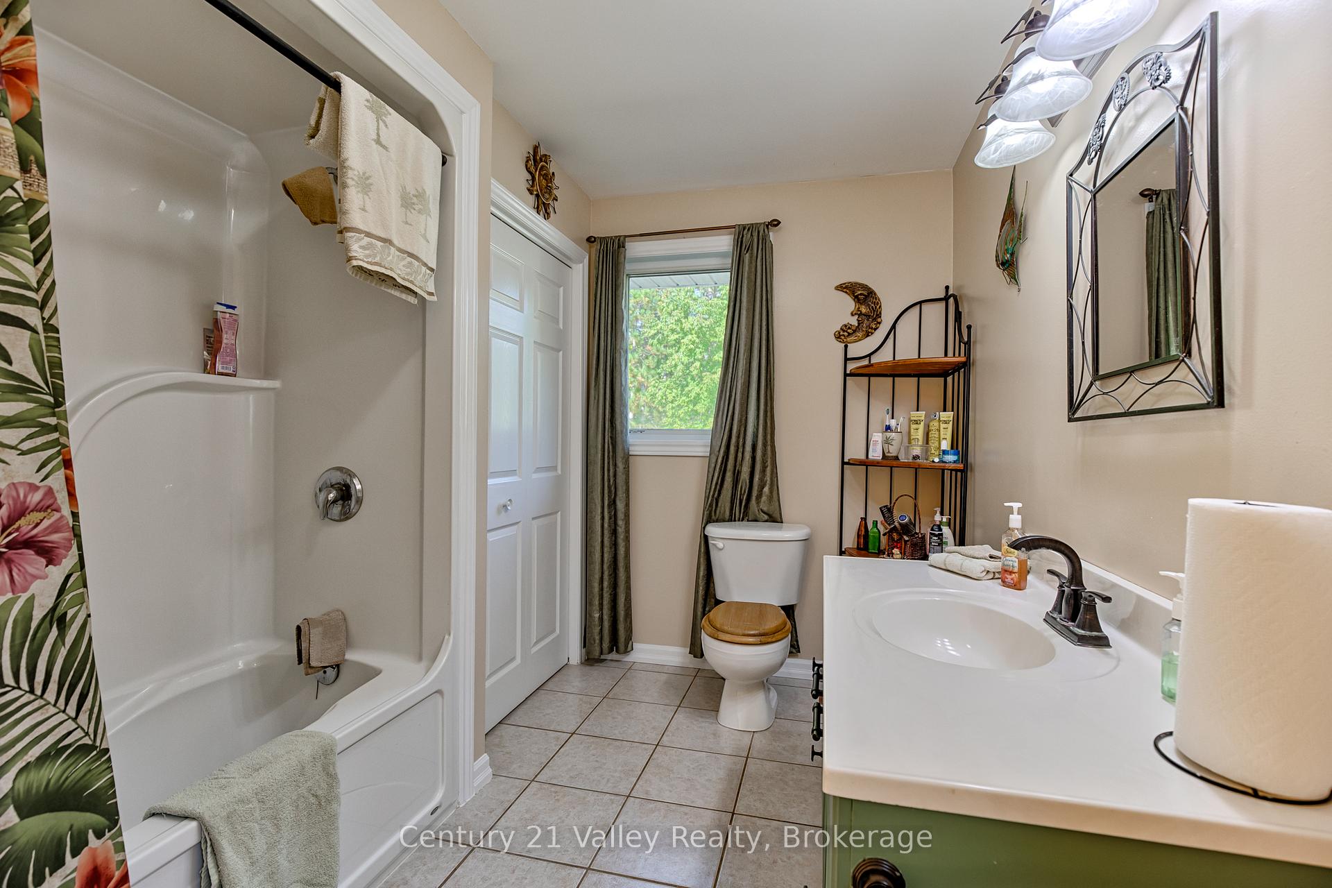 Photo 19 of 563 Island View Drive, North Algona Wilberforce, North Algona/Wilberforce Twp — HOMEH