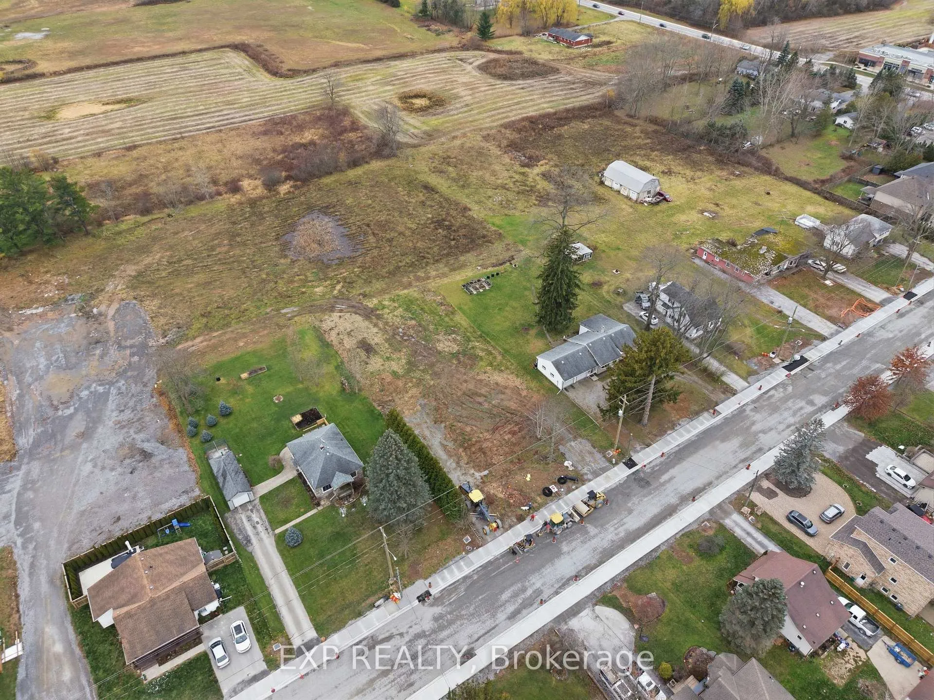 Photo 5 of 717 Quaker Road, Pelham, Fonthill — HOMEH