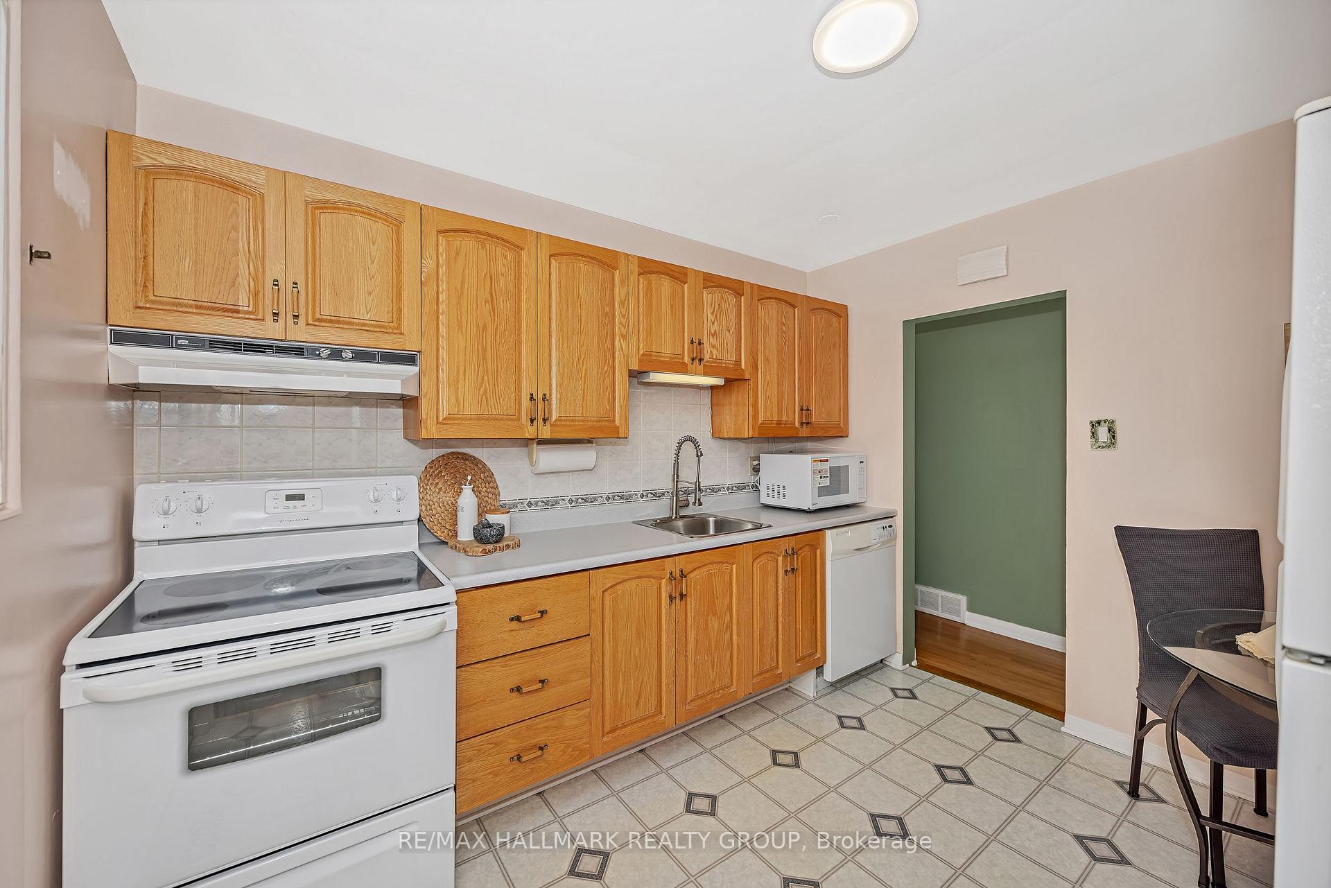 Photo 14 of 1144 Cobden Road, Ottawa, Queensway Terrace South/Ridgeview — HOMEH