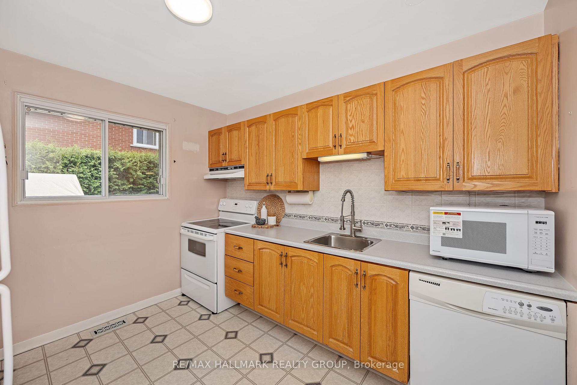 Photo 15 of 1144 Cobden Road, Ottawa, Queensway Terrace South/Ridgeview — HOMEH