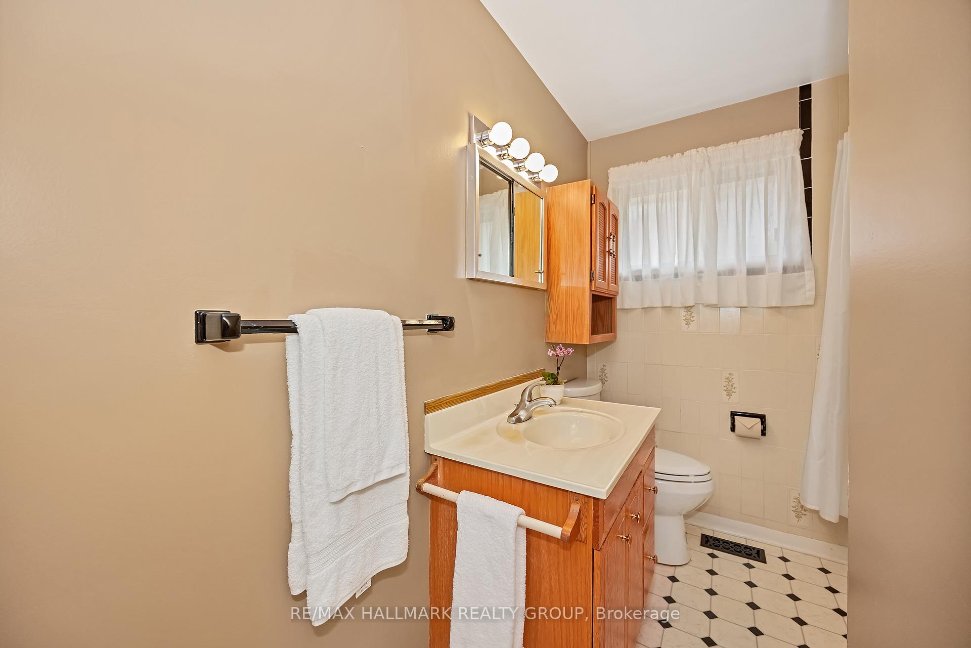 Photo 23 of 1144 Cobden Road, Ottawa, Queensway Terrace South/Ridgeview — HOMEH