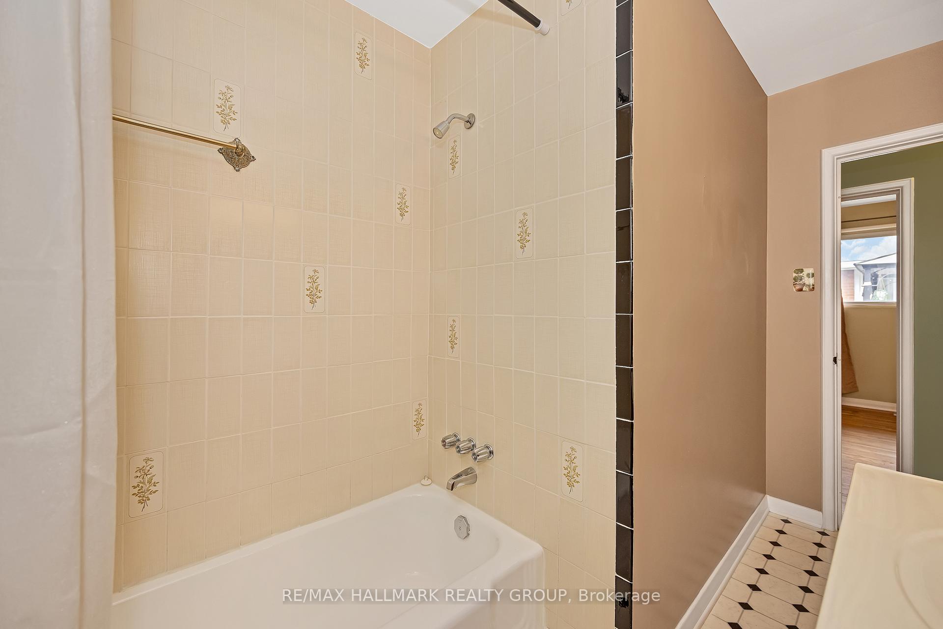 Photo 24 of 1144 Cobden Road, Ottawa, Queensway Terrace South/Ridgeview — HOMEH