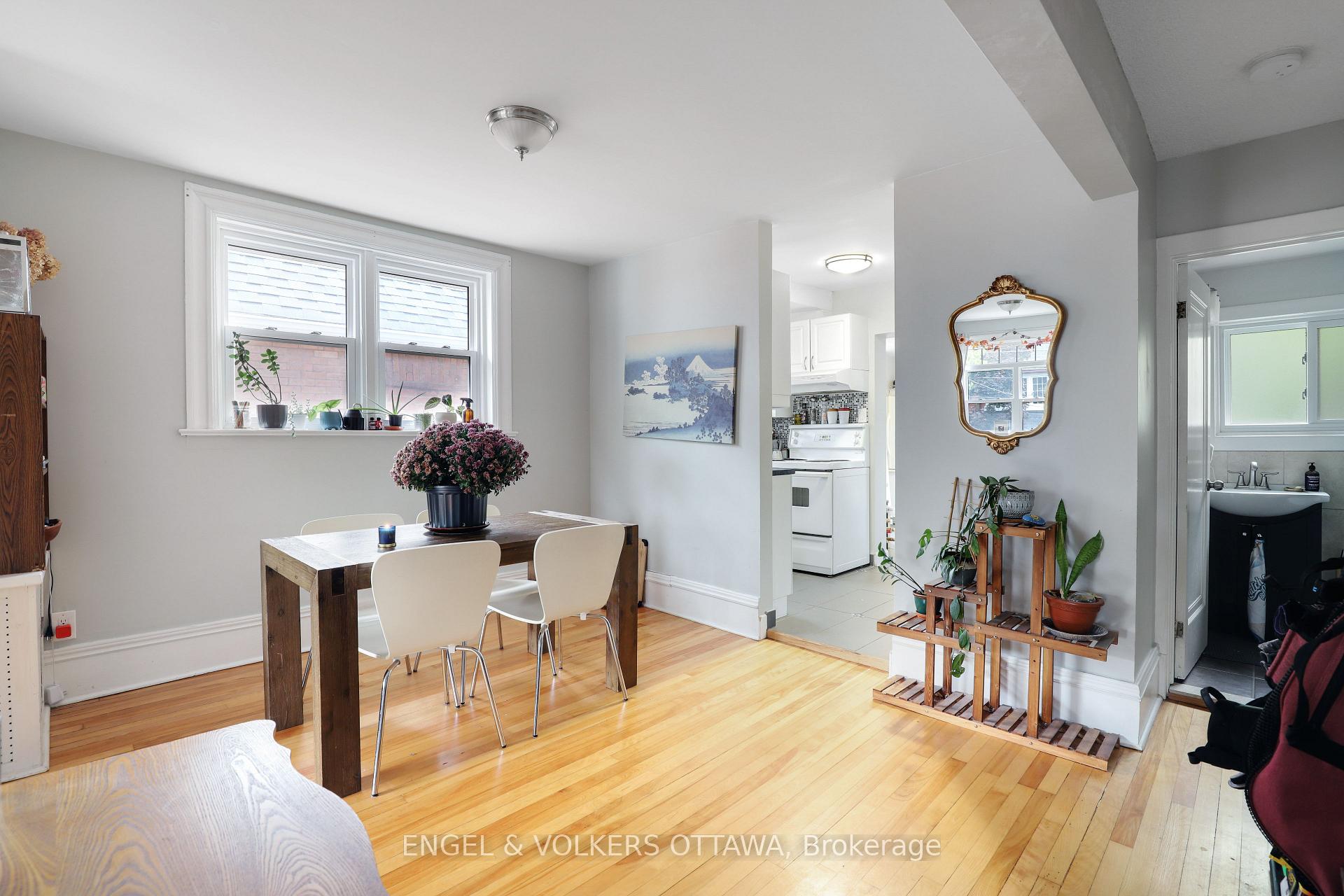 Photo 3 of Unit 2, 491 Mcleod Street, Ottawa, Ottawa Centre — HOMEH