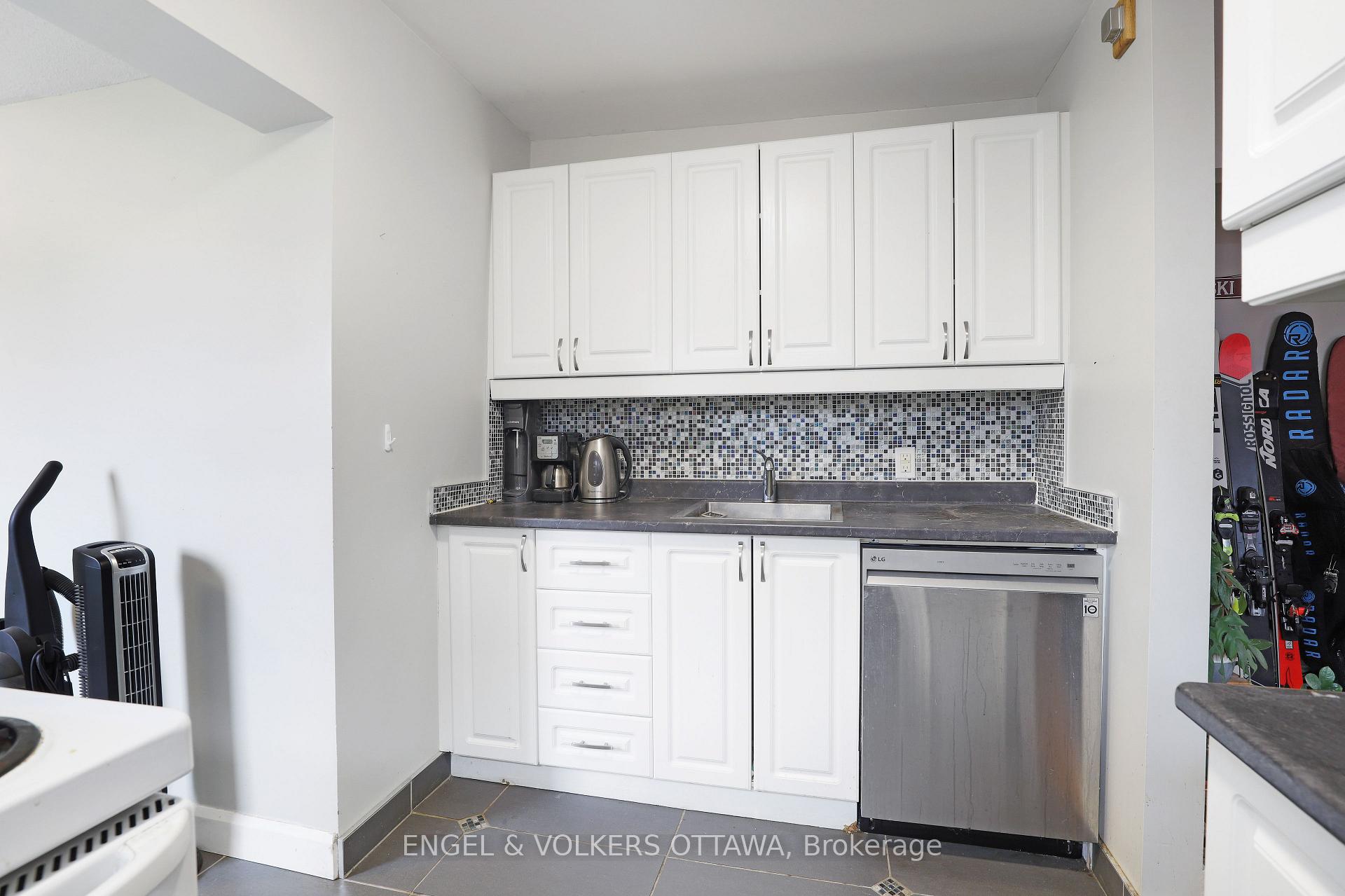 Photo 7 of Unit 2, 491 Mcleod Street, Ottawa, Ottawa Centre — HOMEH