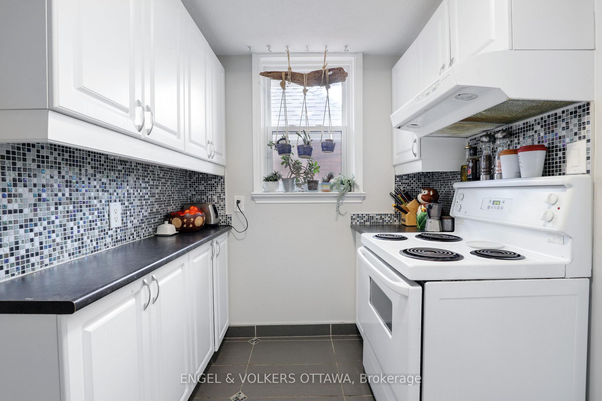 Photo 9 of Unit 2, 491 Mcleod Street, Ottawa, Ottawa Centre — HOMEH
