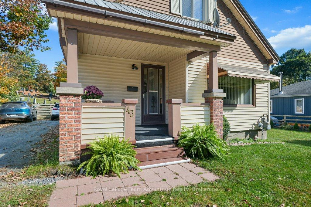 Photo 2 of 43 Hillcrest Avenue, Parry Sound — HOMEH