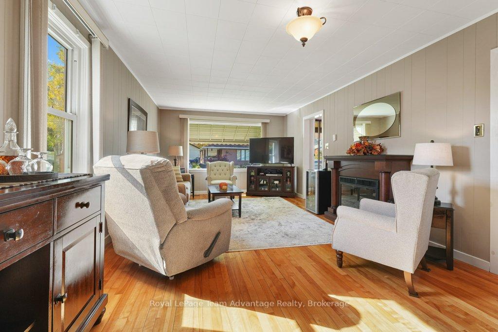 Photo 4 of 43 Hillcrest Avenue, Parry Sound — HOMEH