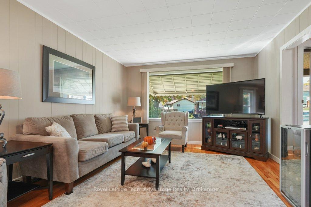 Photo 5 of 43 Hillcrest Avenue, Parry Sound — HOMEH