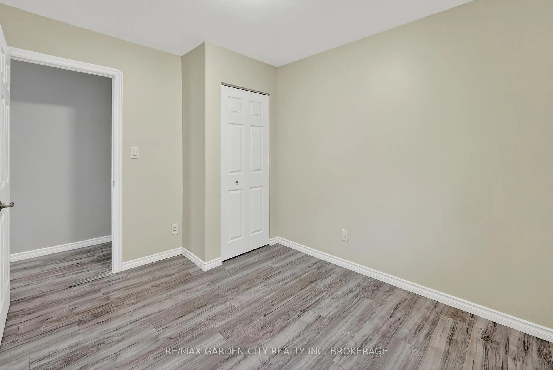 Photo 10 of 210 Wright Street, Welland, Lincoln/Crowland — HOMEH