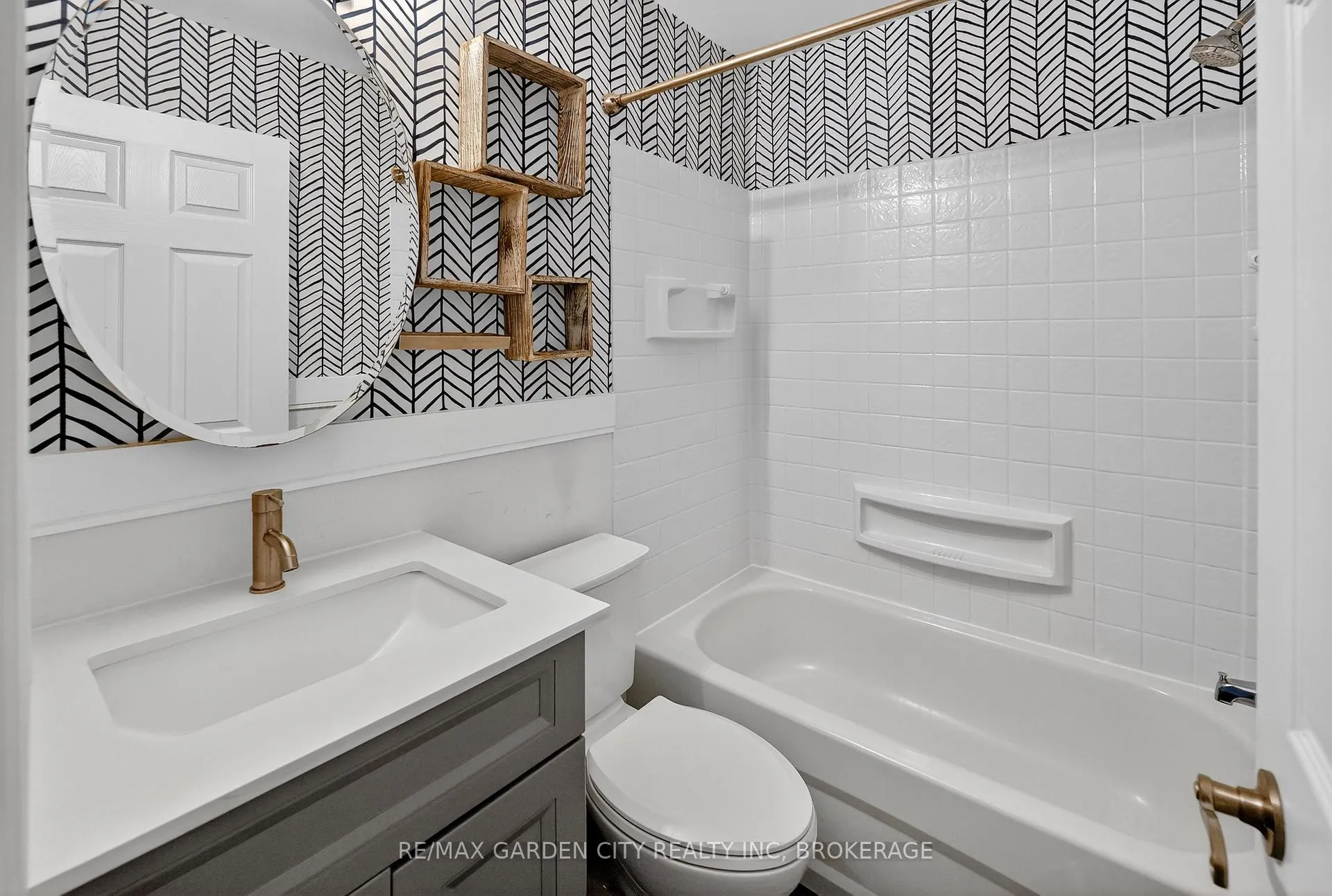 Photo 12 of 210 Wright Street, Welland, Lincoln/Crowland — HOMEH