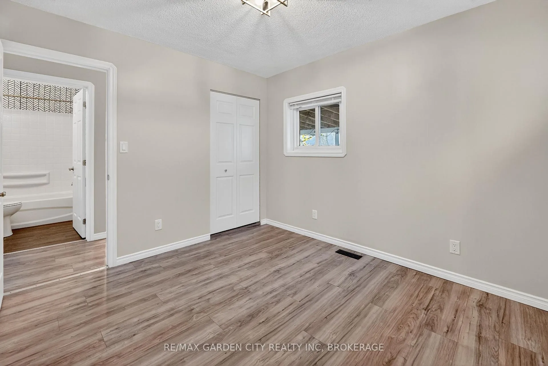 Photo 13 of 210 Wright Street, Welland, Lincoln/Crowland — HOMEH