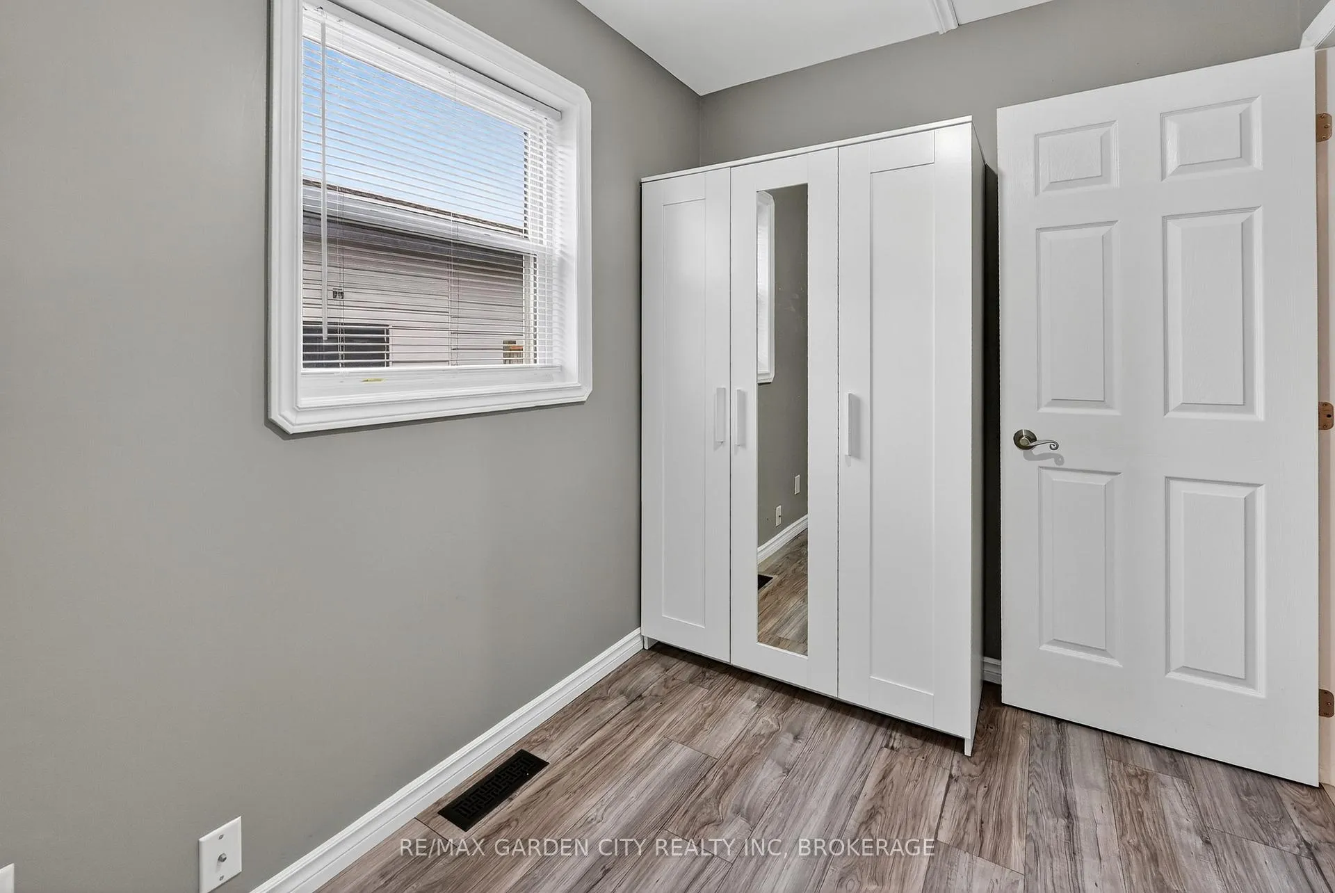 Photo 15 of 210 Wright Street, Welland, Lincoln/Crowland — HOMEH