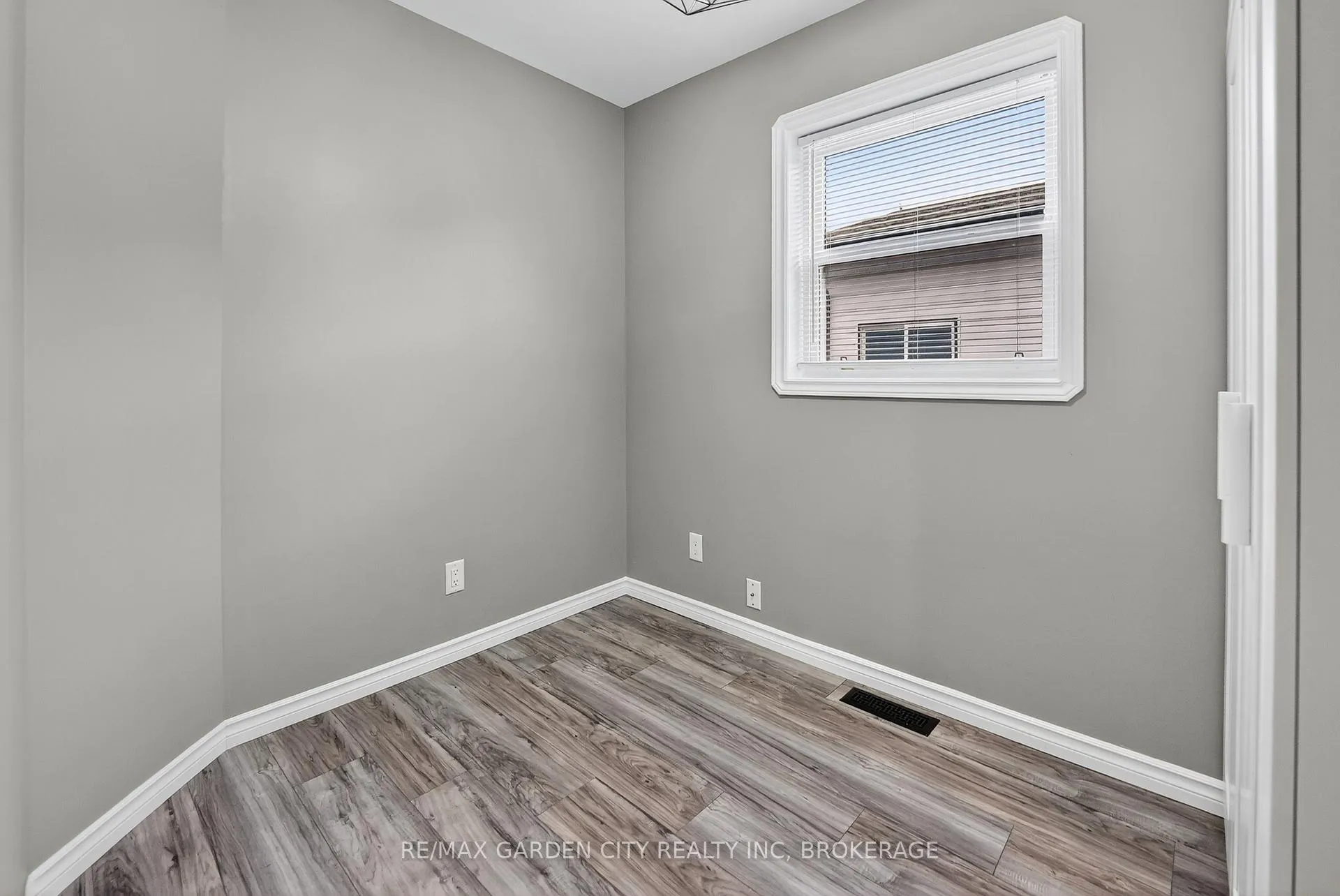 Photo 16 of 210 Wright Street, Welland, Lincoln/Crowland — HOMEH
