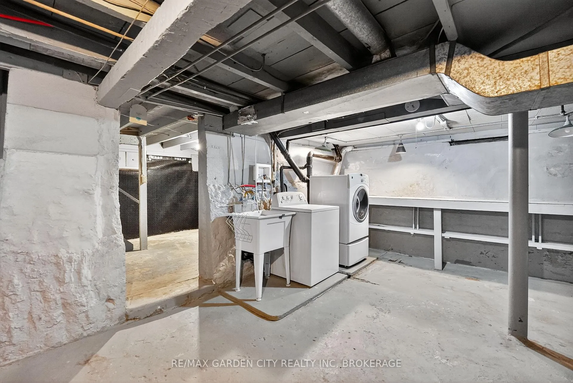Photo 20 of 210 Wright Street, Welland, Lincoln/Crowland — HOMEH