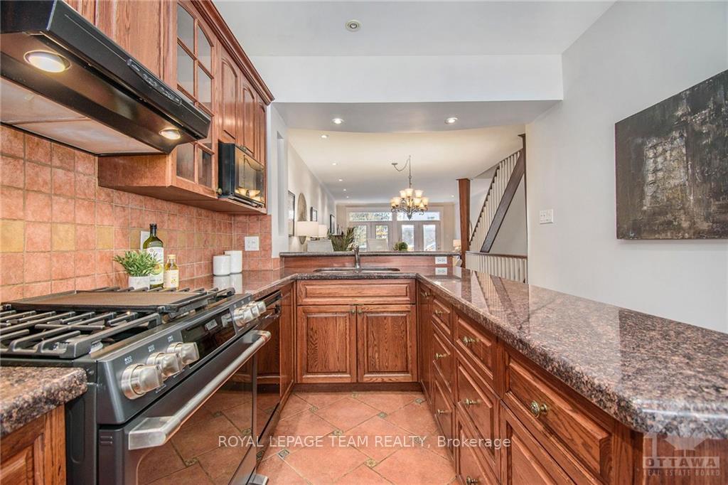 Photo 12 of 31 Noel Street, Ottawa, Lindenlea — HOMEH