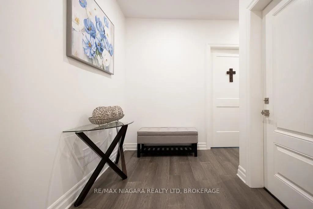 Photo 3 of Unit Upper, 7416 Parkside Road, Niagara Falls, Brown — HOMEH